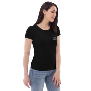 Enganliegendes Öko-T-Shirt für Damen