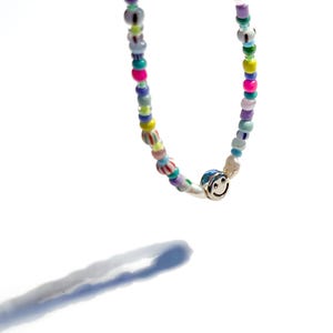 Colorful filigree bracelet made of seed beads and freshwater pearls with a smiley face | Summer jewelry | Bracelet gift for girlfriend