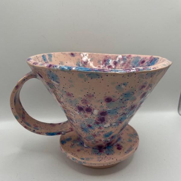 Keramik-Tee-Kaffeefilterhalter mit rosa handgefertigtem Griff