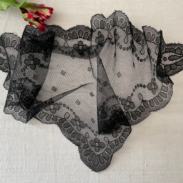 Vintage French Black Lace Mantilla Veil 1950's Catholic Lace Mourning Veil, Church Mantilla with Scalloped Edge