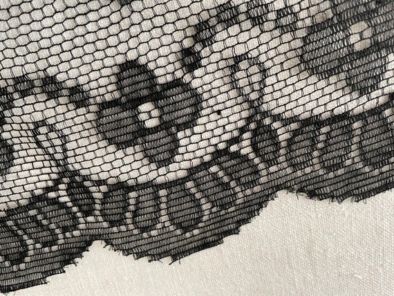 Vintage French Black Lace Mantilla Veil 1950's Ca… - image 7