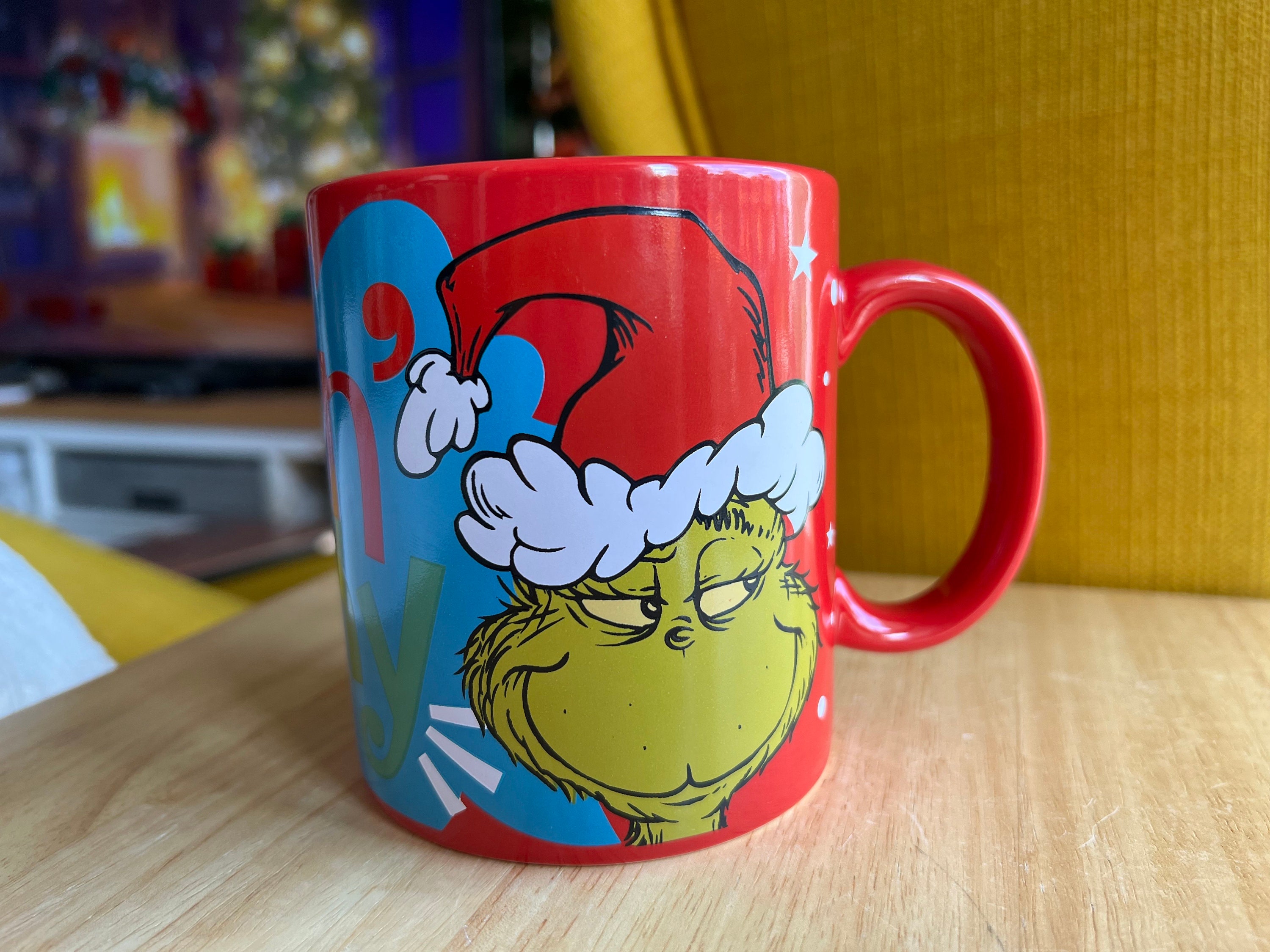 Dr. Seuss The Grinch Naughty or Nice Plastic 16 oz. Travel Cup with Straw