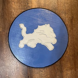 Detroit Lions Circular Wooden Wall Sign | Handcrafted Wooden Lions Decor | Football Team Wall Art | Perfect for Man Cave, Office, or Gift