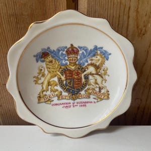 Vintage Royal Albert Coronation Dish – Queen Elizabeth II 1953 – Bone China England - Queen Elizabeth II Collector