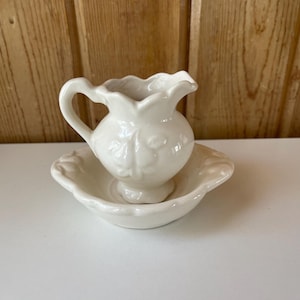 Mini-Keramik-Krug & Becken-Set | Weiße Glasierte Vintage Stil Waschschüssel | Bauernhaus Badezimmer oder Waschtisch Dekor | Akzent für Puppenstube oder Puppenhaus