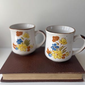 Vintage JP Casualstone “Dorea” Tassen | 1970er Jahre Handbemaltes Steingut | Hergestellt in Korea | Rustikale Cottage Kaffeetassen | Vintage Kaffee