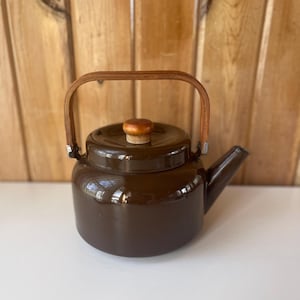 Vintage Brown Enamelware Tea Pot. Enamelware Coffee Pot.  Brown Enamelware.  Enamelware Tea Pot.  Vintage Enamelware.  Chocolate Brown.
