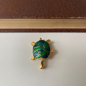Vintage Gold Tone Enamel Turtle Brooch – Green & Blue Cloisonné Style Pin, Animal Jewelry, Sea Turtle Lapel Pin, Turtle Collector Pin