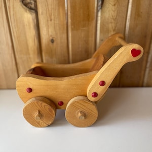 Vintage Kinderwagen aus Holz.   Holz Buggy.   Puppenwagen.  Puppenmöbel. Kinderwagen aus Holz.