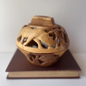 Hand-Carved Wooden Animal Motif Box with Lid – Safari Jungle Theme – Decorative African Style Trinket Bowl – Unique Gift | Safari Wood Box