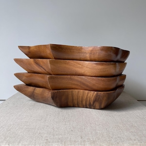 Cuencos vintage de madera Monkey Pod con forma de hoja: juego de 4 platos tallados a mano de mediados de siglo. Juego de cuencos Monkey Pod. Cuencos tallados a mano. Cuencos de madera.