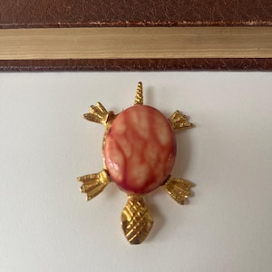 Vintage Marbled Coral Turtle Brooch – Gold Textured Pin with Marble Stone Shell – Estate Animal Jewelry - Turtle Collector Pin - Turtle