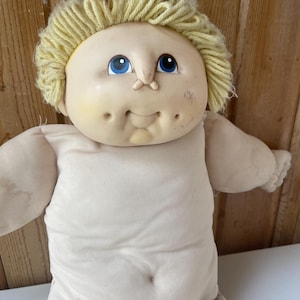 Vintage Cabbage Patch Kids Doll – Blonde Yarn Hair, Blue Eyes, Soft Sculpted Body – Well-Loved 1980s Style Baby Doll