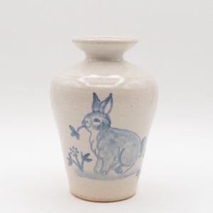 1993 Backwoods Pottery Seagrove NC Bunny Rabbit 5.5&quot; Blue Decorated Vase Vintage