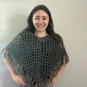 Poncho Boho/ Poncho all'uncinetto fatto a mano su misura / Mantella/Spoglione all'uncinetto / Strato di tendenza per outfit da festival