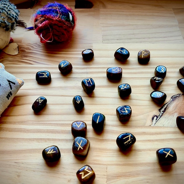 Same Hour or Day Rune Reading By Your Favorite Cat!