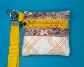 Floral wristlet. Multiple patterns!