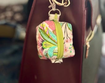 Itty bitty boxy bag