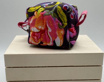 Itty bitty boxy bag