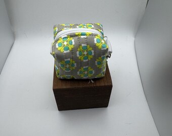 Itty bitty boxy bag