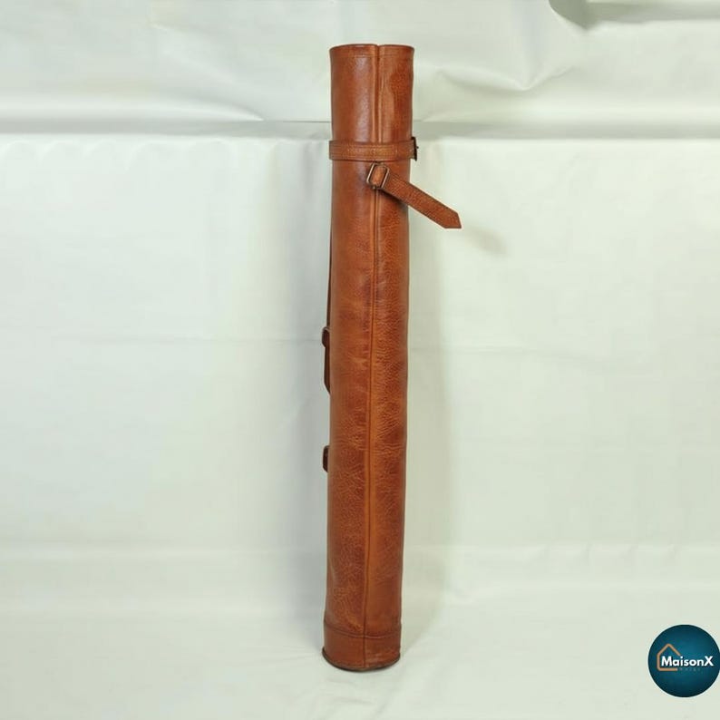 Back view of leather golf bag in vintage tan color.One of the 8 colors available of vintage leather buffalo hide leather golf bag. Handmade personalized golf gift for golfer. A great retirement gift, christmas gift ideas for him, gift for him. Vintage tan leather golf bag made of real leather with golf clubs inside the bag. golf bag have 2 pockets and brass accessories. engraving option is also available for this golf bag.