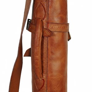 Leather golf bag sturdy handle to carry the bag everywhere. beautiful leather vintage golf bag for golf lovers