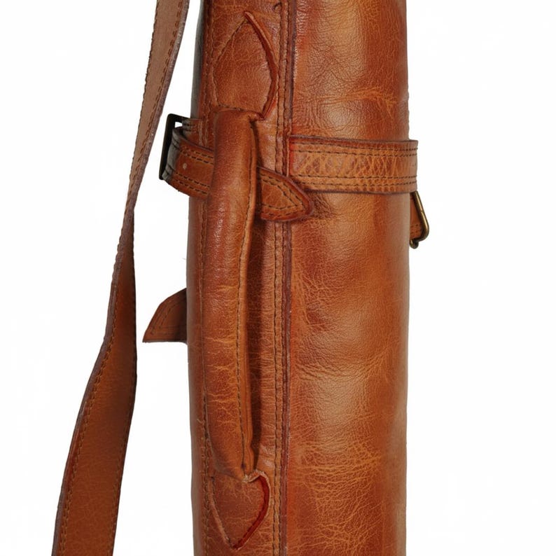 Leather golf bag sturdy handle to carry the bag everywhere. beautiful leather vintage golf bag for golf lovers