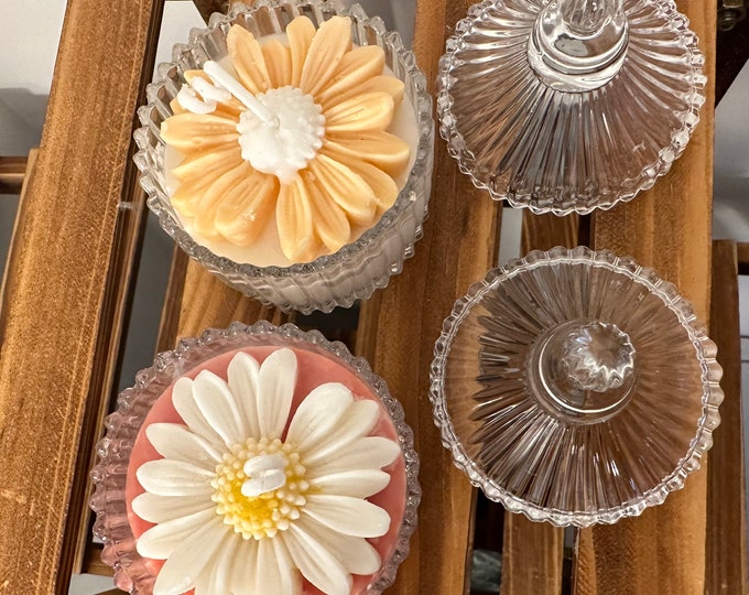 Handmade Daisy Candle with Soy and Bee Wax Accents, Gift, Home Decor