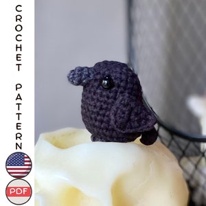 Raven crochet pattern. Amigurumi Halloween Crow tutorial. Crochet black bird keychain. Halloween raven pattern. Skull Crow decor crochet
