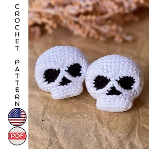 Skull crochet pattern. Amigurumi Skull tutorial. Crochet Halloween spooky skull keychain. Head amigurumi. Skeleton crochet pattern. No sew
