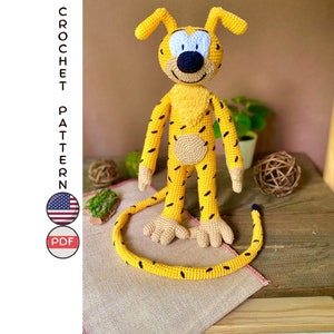 Peut inclure: Patron de crochet pour un personnage amigurumi tacheté jaune et brun avec une longue queue. Le patron est disponible en format PDF et comprend des instructions pour réaliser le personnage.