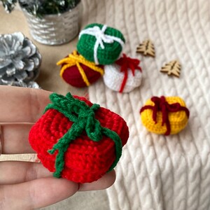 Santas gift crochet amigurumi pattern