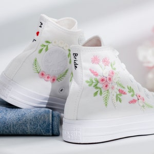 Sapatos de casamento personalizados para noiva, Converse bordado com flores de noiva, Tênis bordados com flores de casamento, Tênis de casamento, Presentes de casamento