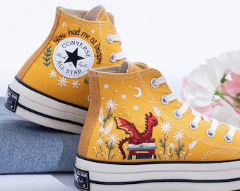 Bestickte Converse Chuck Taylor High Tops, Sneakers mit Drachen- & Blumenstickerei, Benutzerdefinierte Gelbe Converse Sneaker Einzigartig, Geburtstagsgeschenk