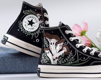 Zapatillas Converse con bordado de hongos de fantasía, zapatillas altas Converse con bordado personalizado, zapatillas bordadas únicas de estilo gótico, regalo de Halloween