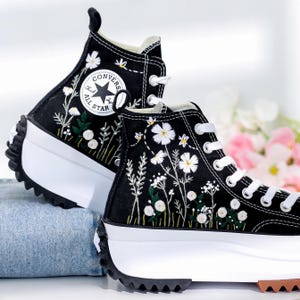 Embroidered Converse, Small White Flowers Embroidered Platform Converse Shoes, Custom Converse Embroidery Flower, Floral Embroidery Sneakers