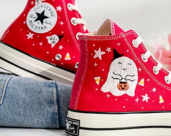 Converse bordados personalizados, lindos zapatos bordados con fantasmas para ella, Converse rojos bordados de Halloween, zapatillas bordadas con vibraciones de Halloween