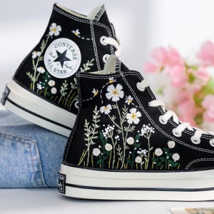 トップス AMERI UND FLOWER RAISED EMBROIDERY TOP Embroidered Converse/ Converse Hi Tops Car and Tree