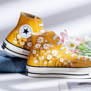 Individuell gestickte Converse Chuck 70 High Top Gelb, Wildblumen Stickerei Schuhe, Braut Turnschuhe mit Blumenmuster, Frauen Geschenke