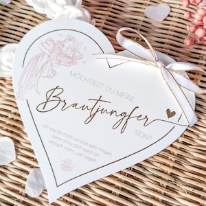 Karte Brautjungfer-Anfrage mit goldener Heißfolienveredelung in Herzform, wahlweise mit Satin-Schleife oder quadratischem Umschlag, Hochzeit