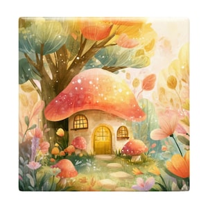 Op de afbeelding: Een grillige illustratie van een paddenstoelenhuis in een kleurrijk bos. Het huis heeft een rood en geel paddenstoelkapdak, een gele deur en kleine ramen. De scène is gevuld met bloemen, paddenstoelen en weelderig groen.