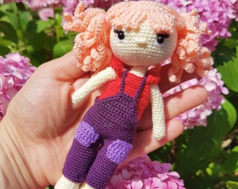 Muñeca amigurumi de crochet: juguete orgánico tejido a mano