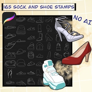 Op de afbeelding: Een digitale illustratie van 165 sokken- en schoenstempels. De stempels zijn wit omlijnd op een zwarte achtergrond. Op de voorgrond zijn drie grotere schoenen te zien: een witte sneaker met blauwe accenten, een rode hoge hak en een lichtblauwe hoge hak met witte banden. De tekst "NO AI" staat in de rechterbovenhoek van de afbeelding.