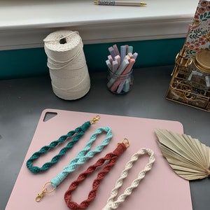Macramé Wrist-let