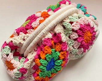 Easy vintage crochet kisslock hidden frame bag pattern - Cute dumpling bag pattern - Boho summer handbag - Granny square clutch purse bag