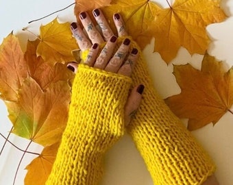 Wool yellow fingerless gloves - Knit winter gloves - Woolen gloves - Dog walking gloves - Long arm warmers - Vintage glove - Driving gloves