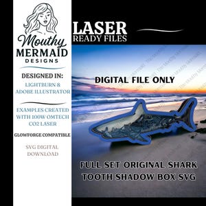 Puede incluir: Descarga digital SVG para una caja de sombras de dientes de tiburón. El diseño presenta un contorno azul con forma de tiburón, lleno de dientes de tiburón. El texto dice "Digital File Only" y "Full Set Original Shark Tooth Shadow Box SVG."