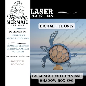 Peut inclure: Un motif SVG de boîte à ombre de tortue de mer bleue sur un support. La tortue a une carapace marron clair et un contour bleu. Le design est prêt pour le laser et compatible avec Glowforge. Le texte sur l'image dit "Fichier numérique uniquement".