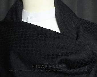 Puede incluir: Tela negra con estampado y el texto "Hisarabsty - Royal Culture of Elegance - Arab Fashion Direct from the UK" en la parte inferior.