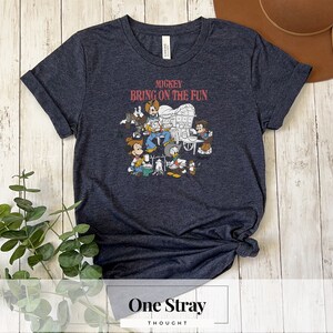 Camiseta vintage de Mickey "Bring On The Fun" / Camisa retro de personajes de Disney, Familia Disney 2024, Camiseta de viaje de Disney
